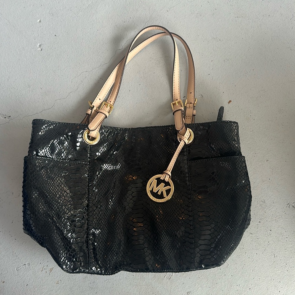 Black Michael Kors Shoulder purse